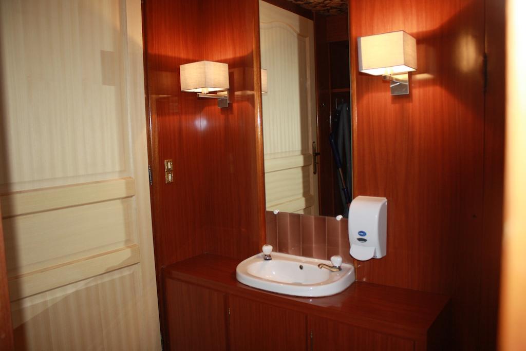 Le Betrot Bed & Breakfast Estissac Phòng bức ảnh